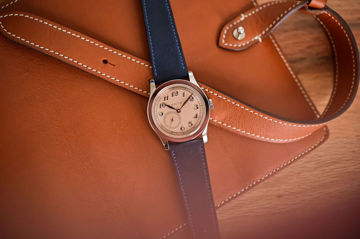 Baltic MR01 case demonstrating its vintage Calatrava style