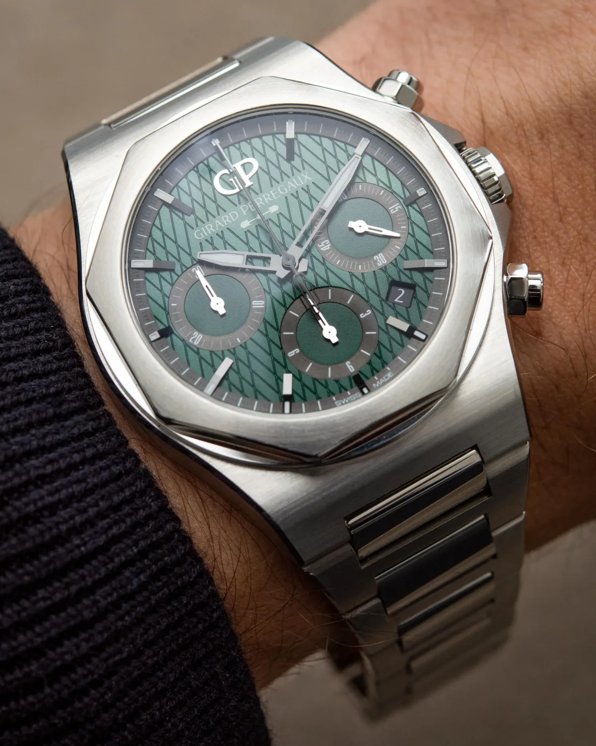 Girard-Perregaux Laureato Chronograph – Aston Martin Edition close-up