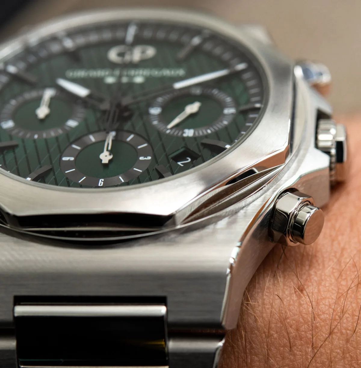 Side view of Girard-Perregaux Laureato Chronograph – Aston Martin Edition