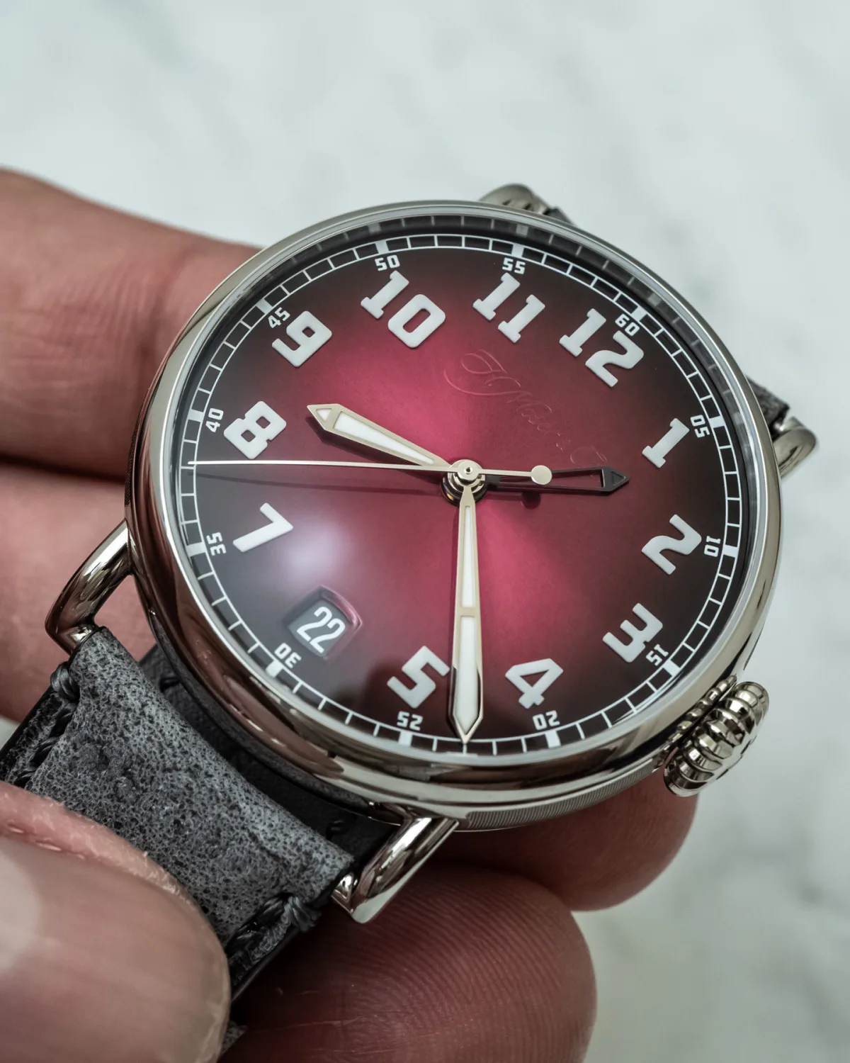 Profile view of the 42mm case with wire lugs