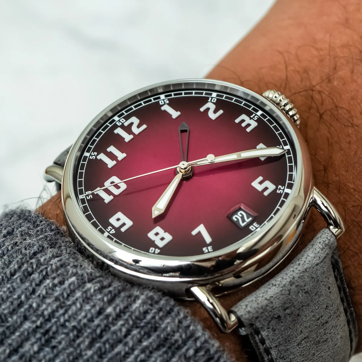 Large date window at 6 o'clock position