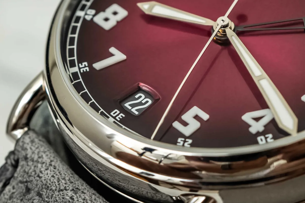 Transparent lacquered H. Moser logo on the dial