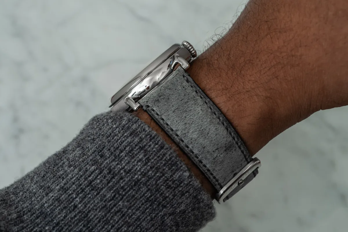 Side view of the watch case with embossed finishing