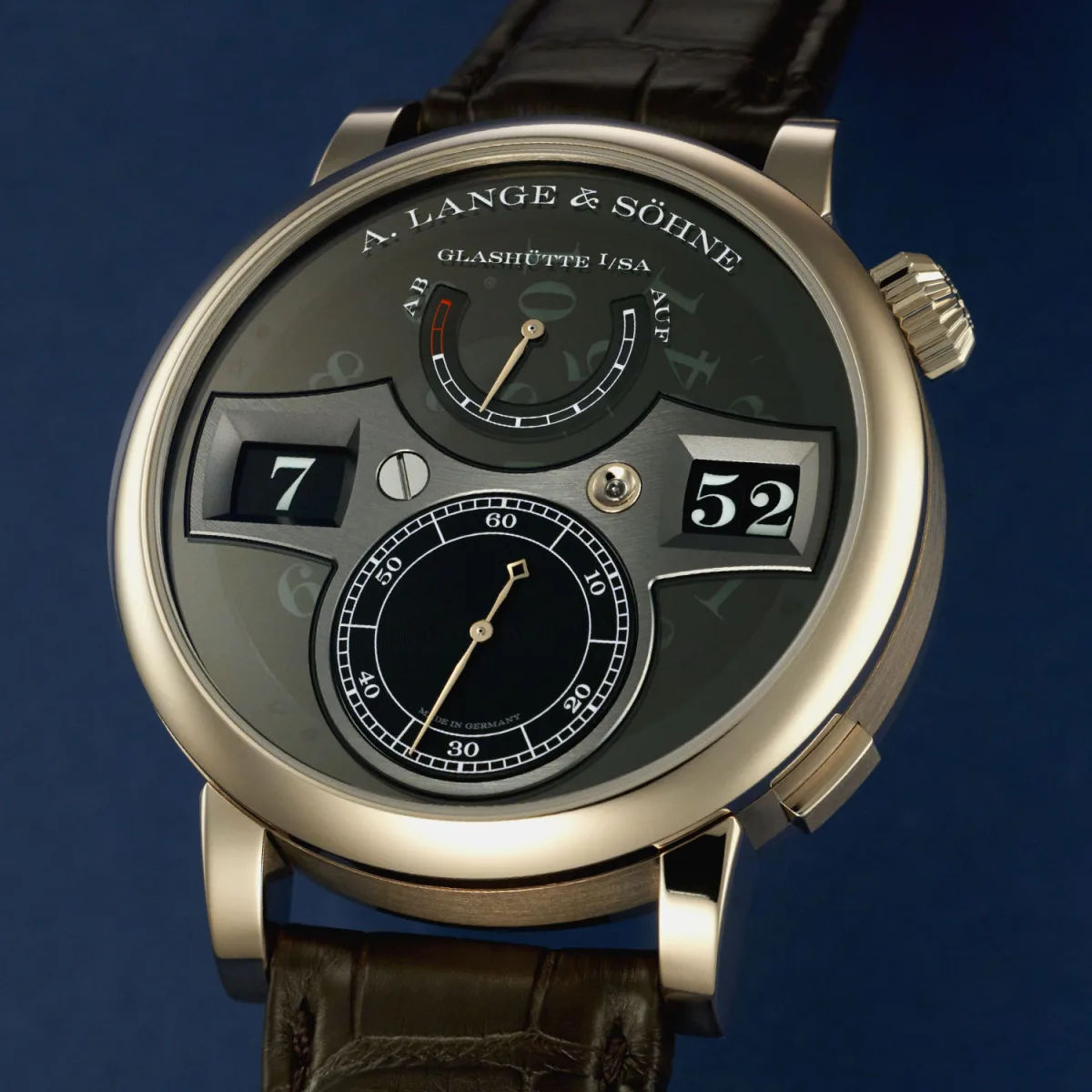 A. Lange & Söhne Zeitwerk Honeygold Lumen showing case design