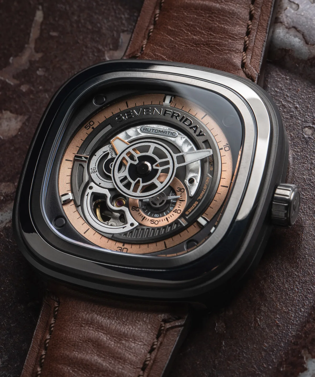 Side view of the SevenFriday P2C/01 case