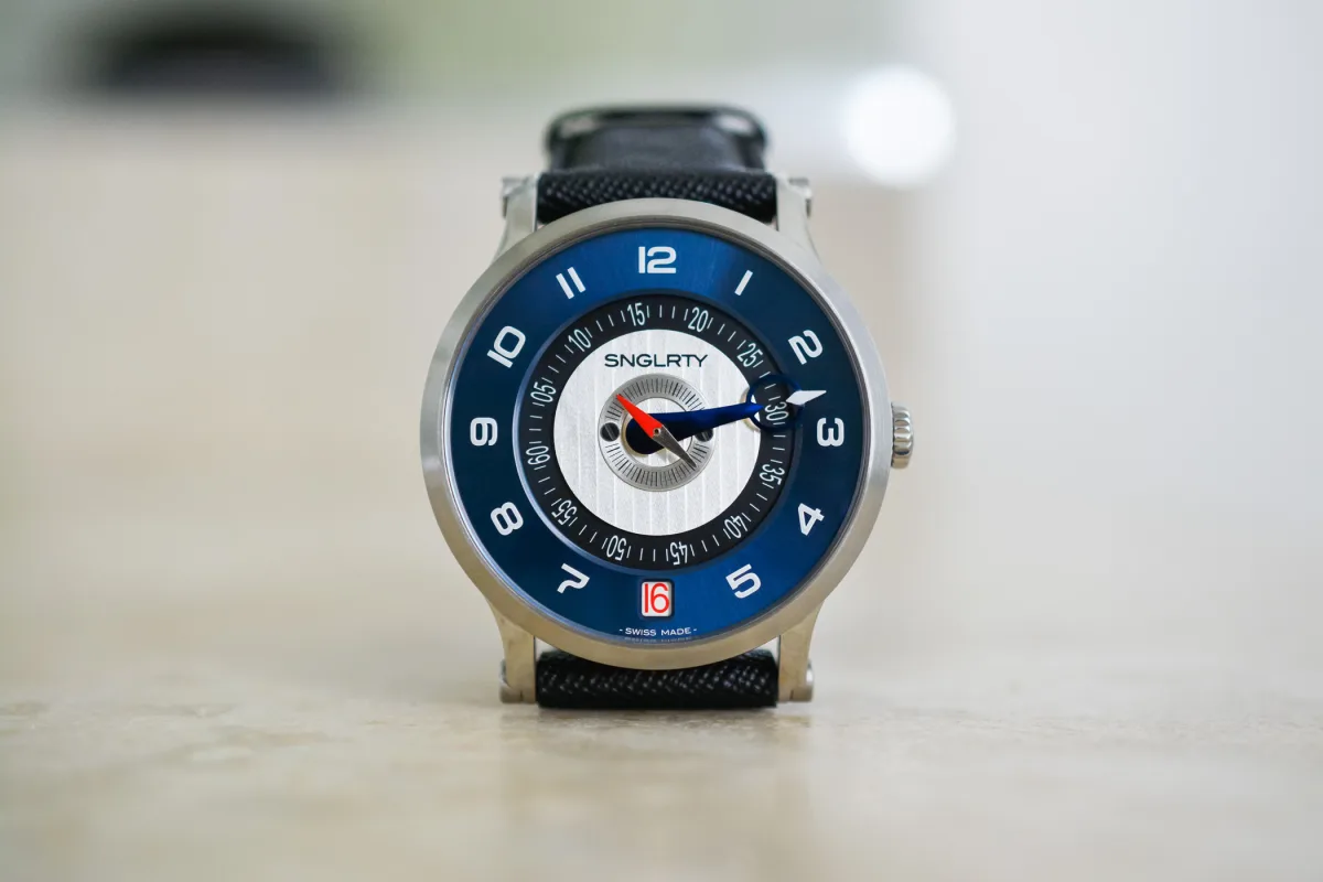 SNGLRTY single-hand watch display