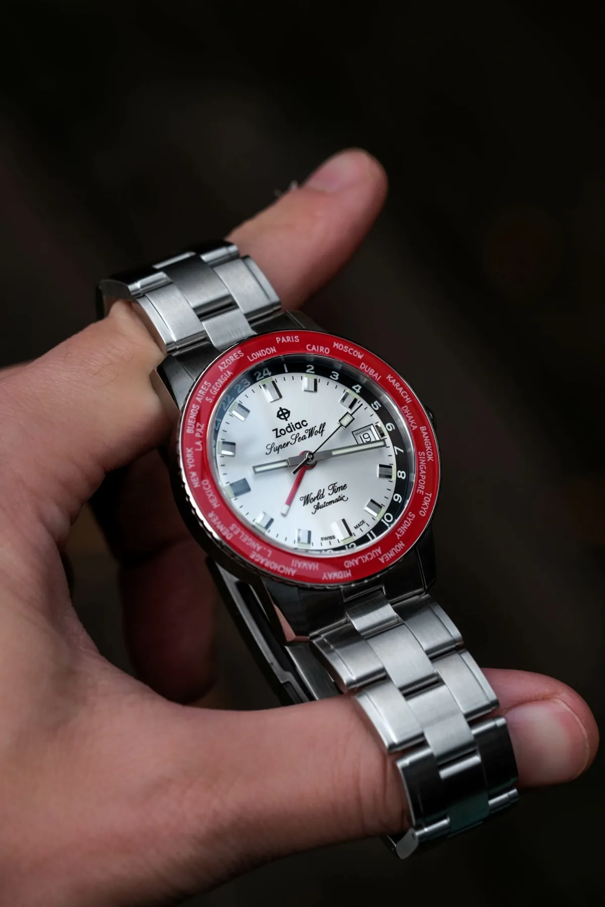 Minute markers and indices on Zodiac Super Sea Wolf dial