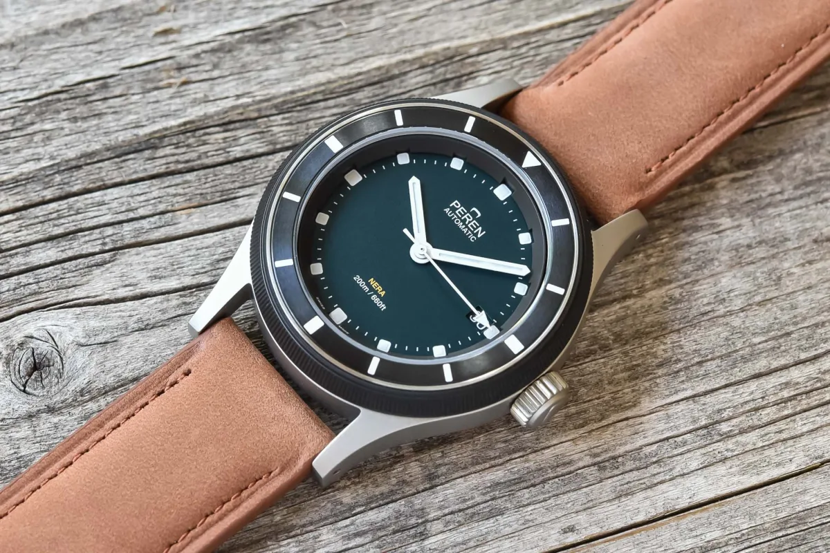 Close-up of the Peren Nera Rogue watch bezel and case