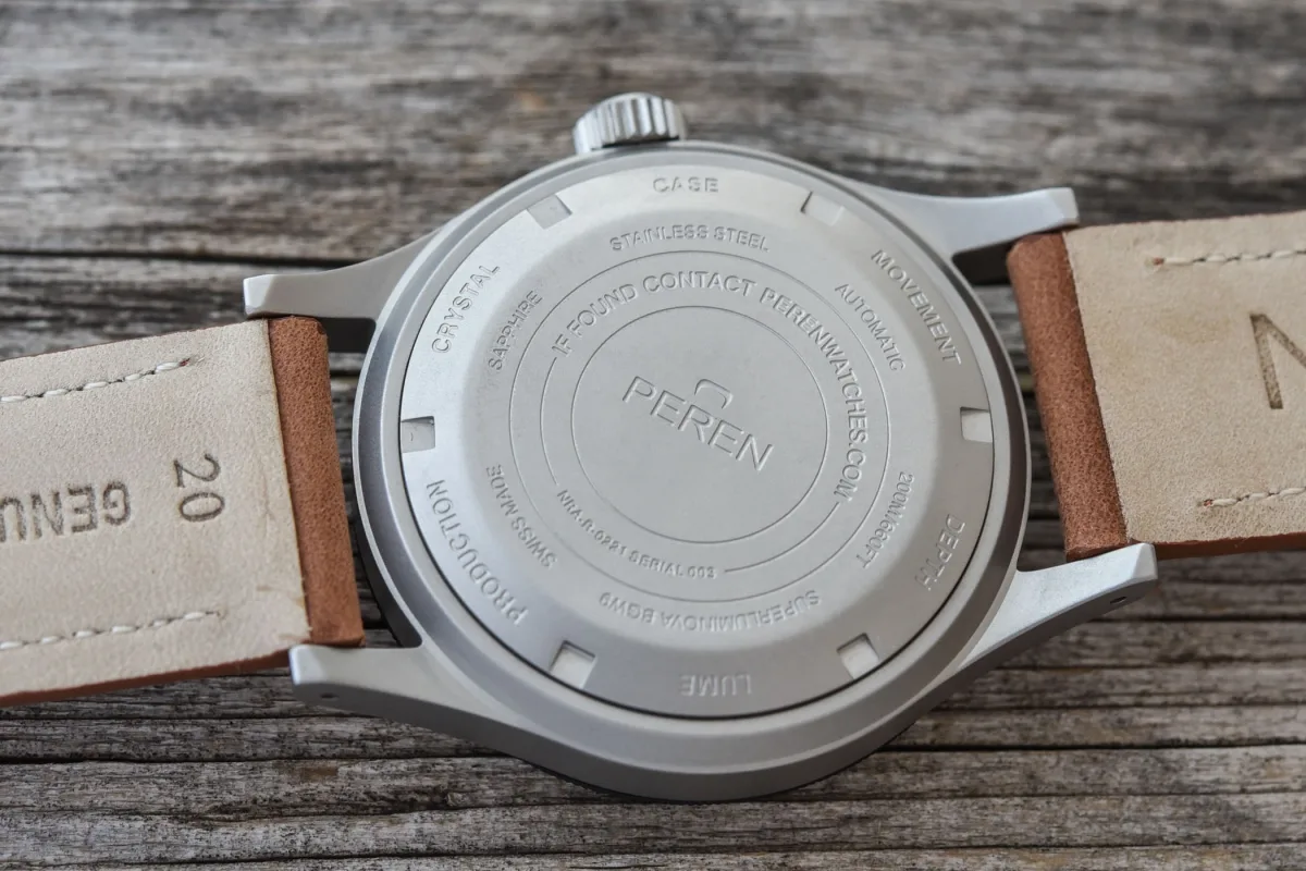 Peren Nera Rogue with various strap options displayed