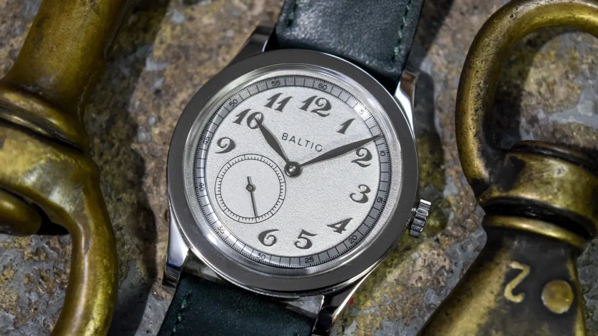 Baltic MR01 watch with salmon dial