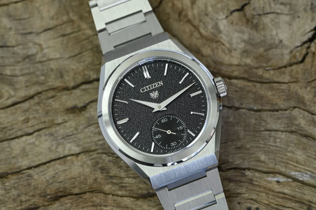 Citizen The Citizen Caliber 0200 luxury sport watch with integrated bracelet