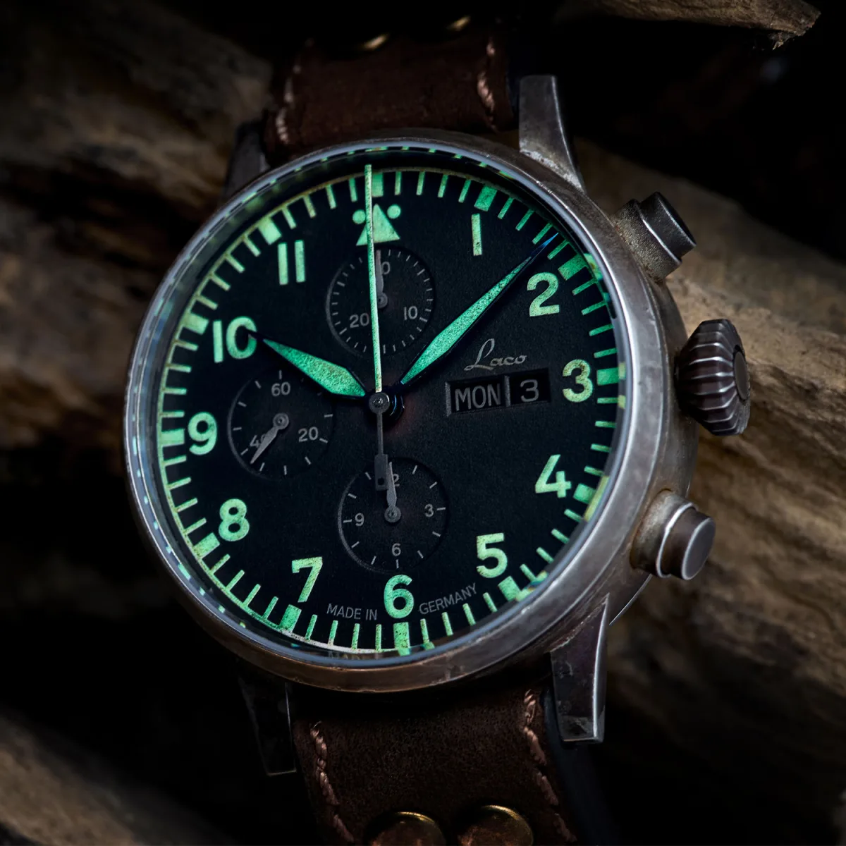 Laco Munchen Erbstuck Chronograph side view showing crown