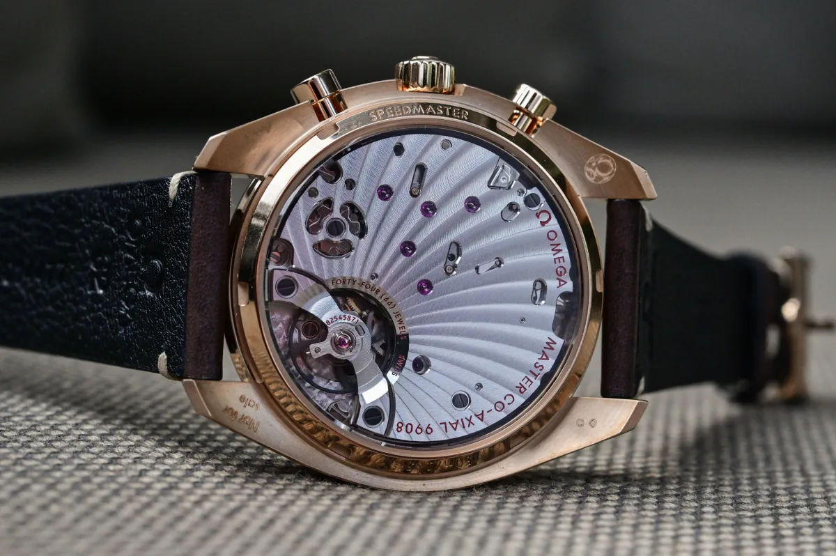 Omega Speedmaster Chronoscope Bronze Gold movement view
