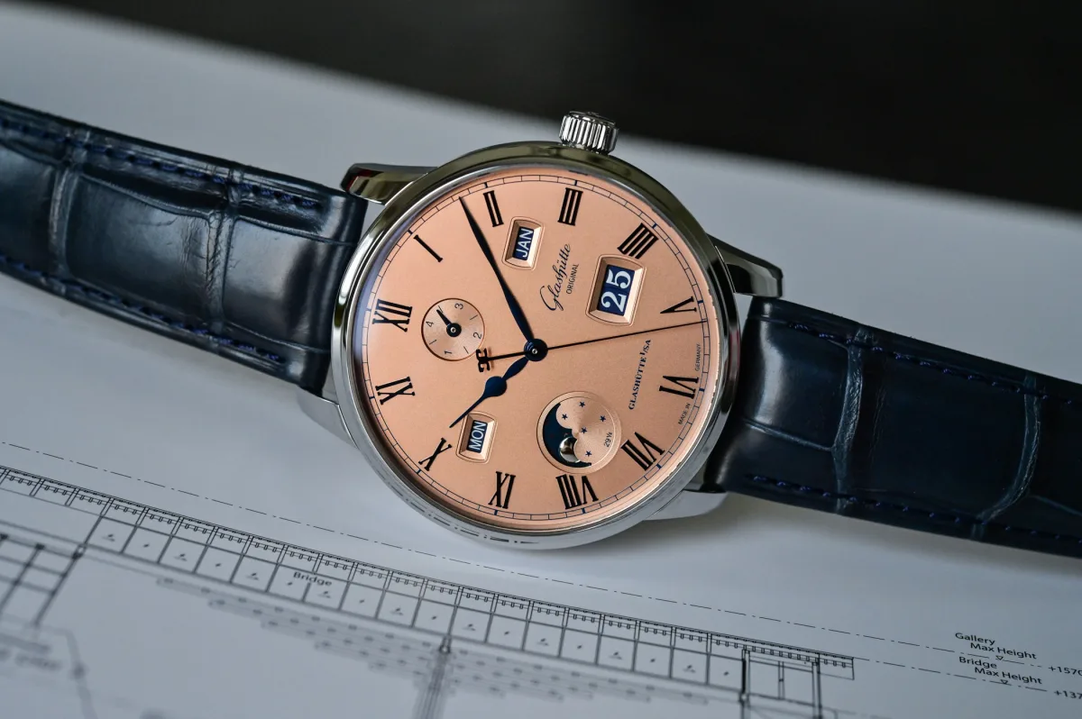 Close-up of the salmon dial with blue accents