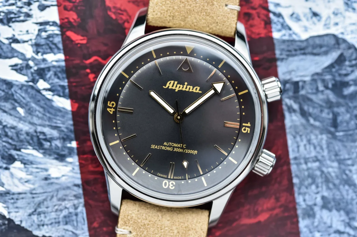 Alpina Seastrong Diver 300 Heritage dial with gold accents