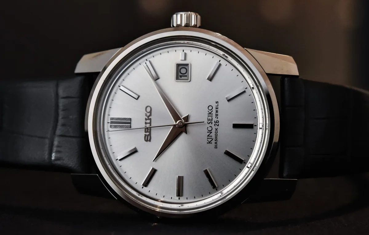 Detailed view of King Seiko KSK SJE083 dial markers
