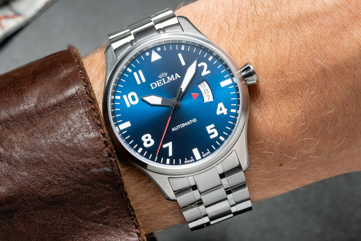 Close-up of Delma Commander 3-Hand date display