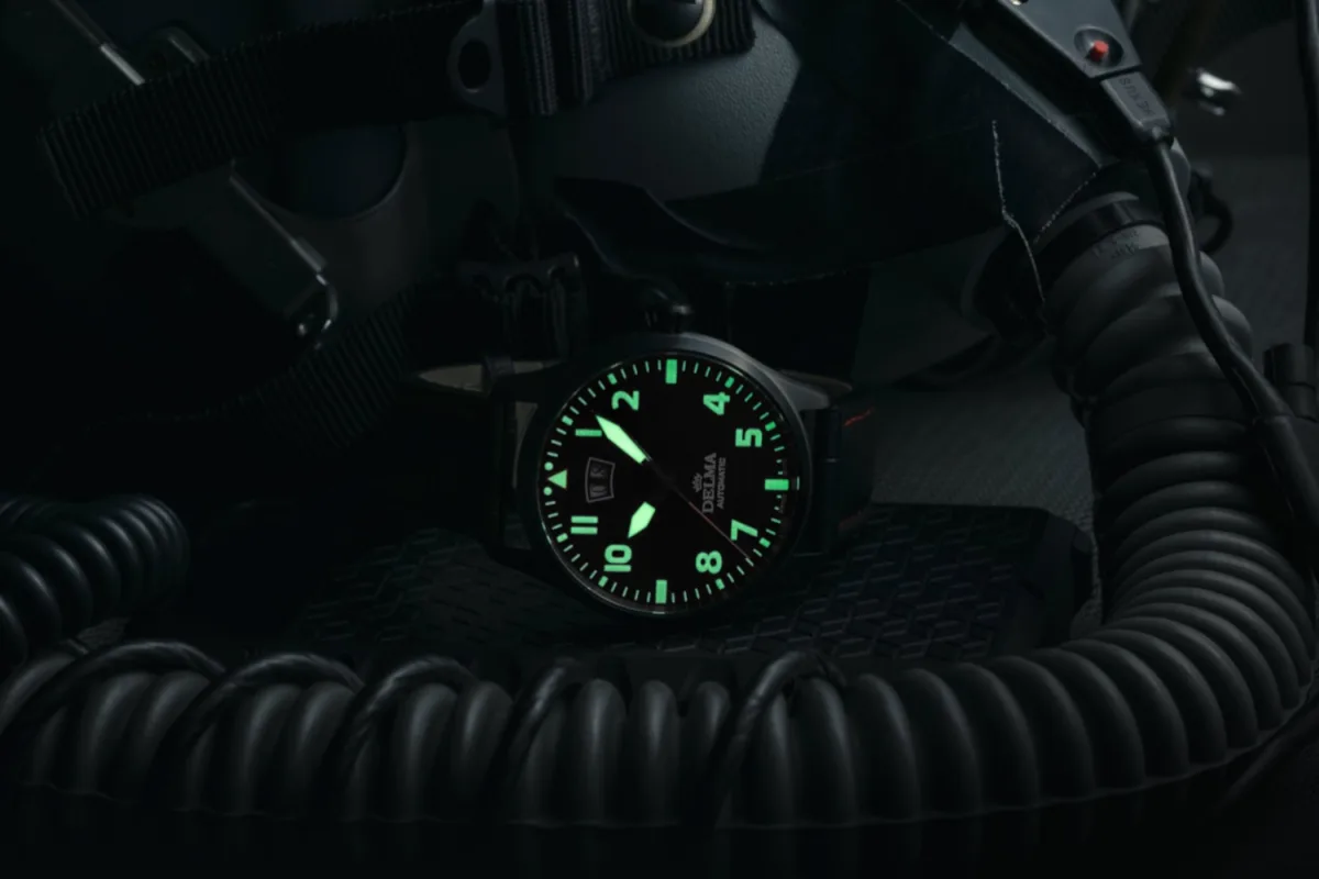 Side view of Delma Commander Big Date