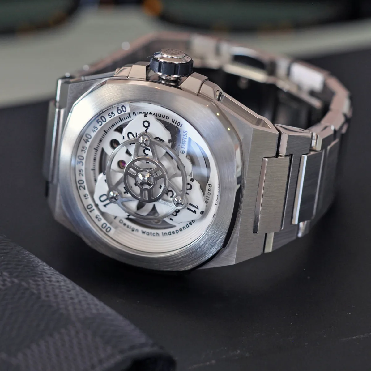 Side view of DWISS M3W Wandering Hour watch case details