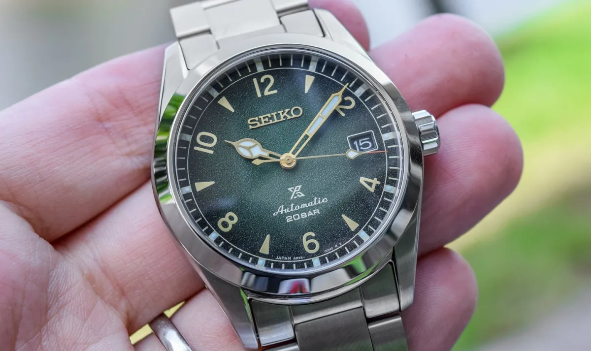 Lug view of Seiko Alpinist