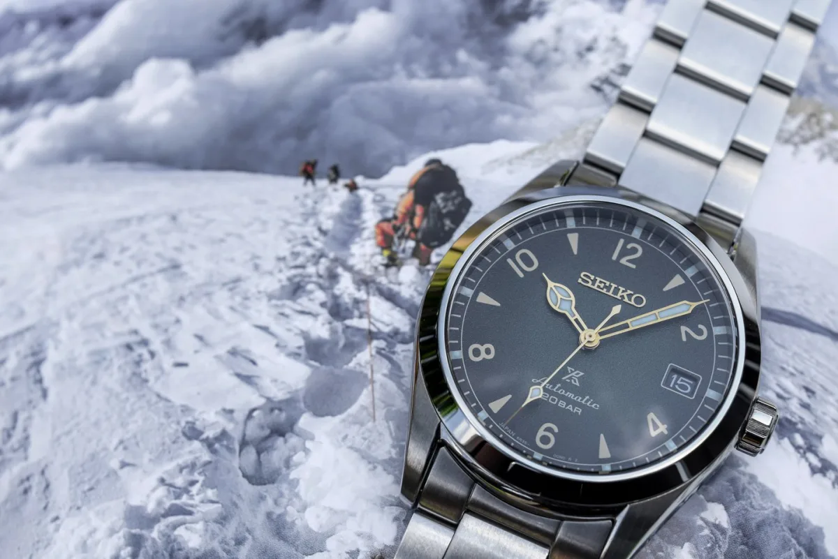 Side profile of Seiko Alpinist case