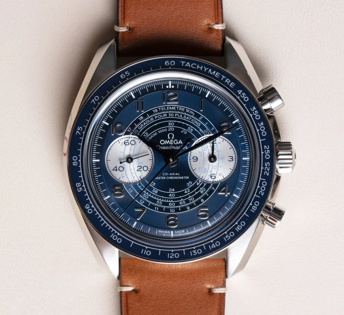 Side view of Omega Speedmaster Chronoscope