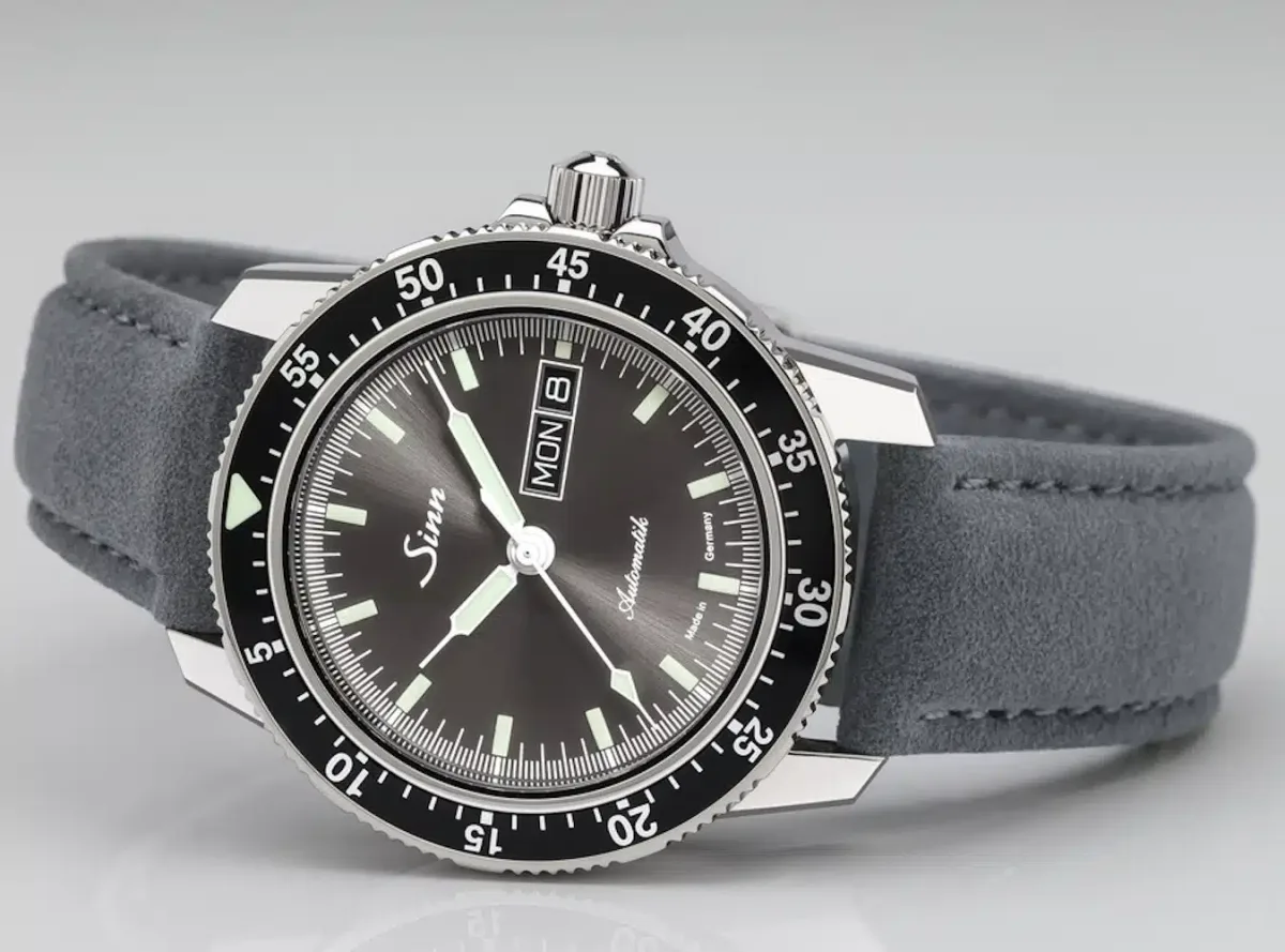 Sinn 104 St Sa I black-steel model
