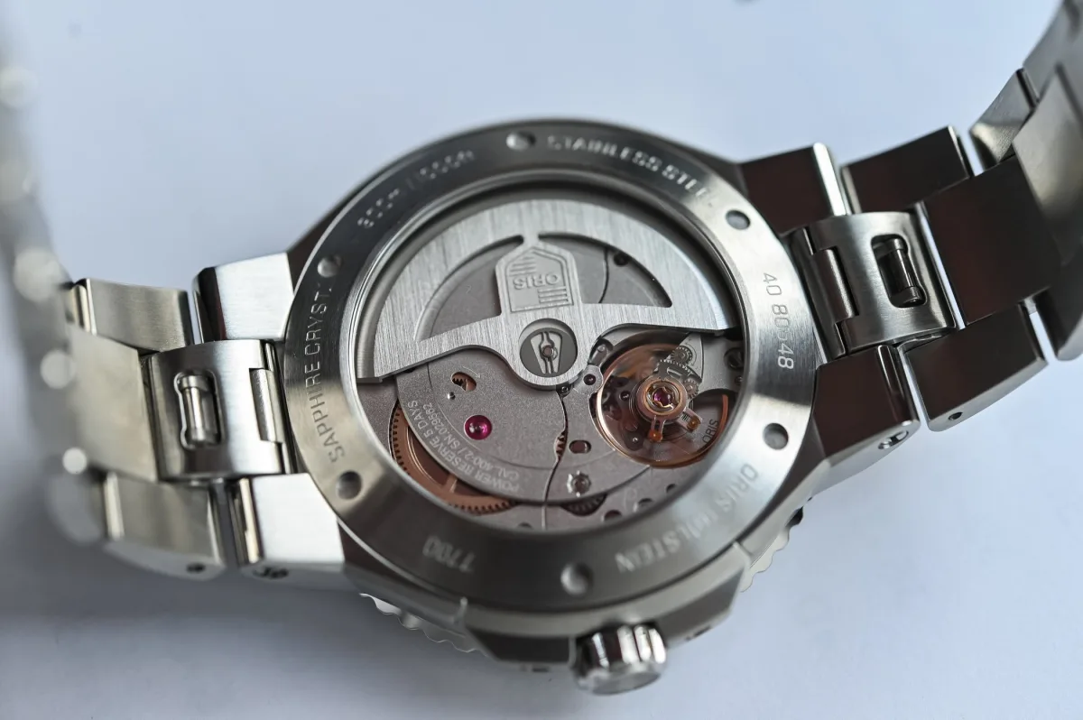 Oris Aquis Date new model with ergonomic lugs