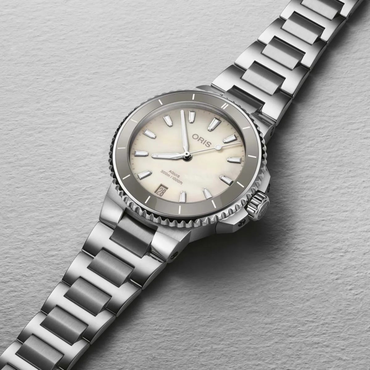 Oris Aquis Date 36.5mm with mother-of-pearl dial