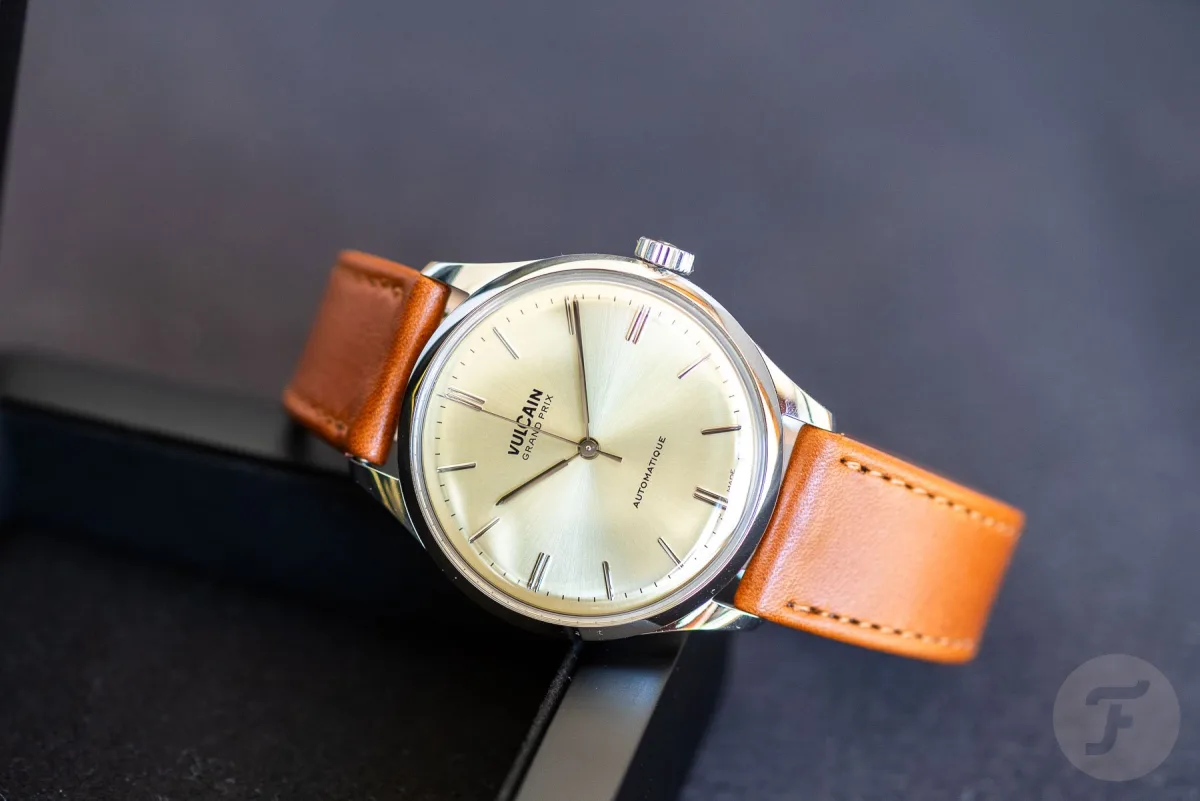Side view of Vulcain Grand Prix watch case