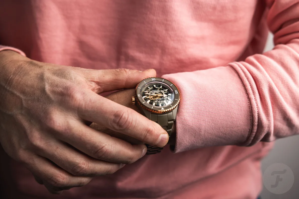 Rado Captain Cook High-Tech Ceramic Skeleton clasp detail
