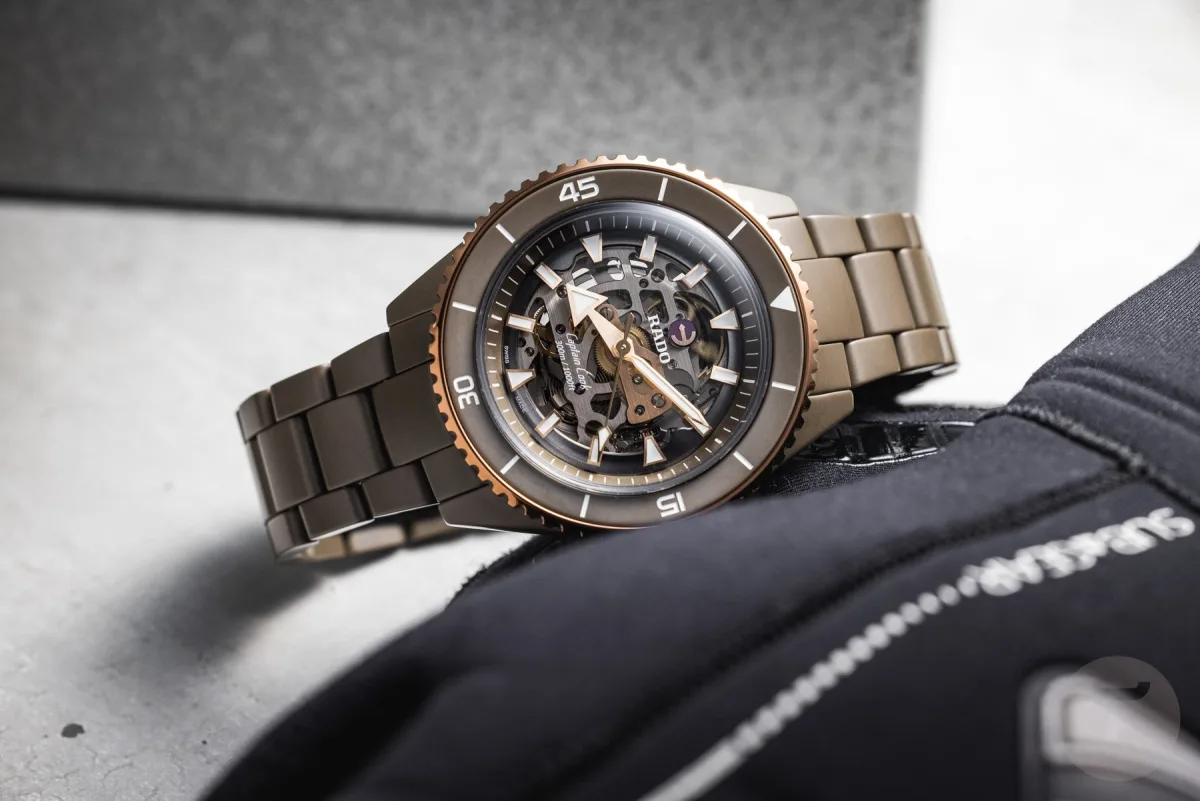 Color combination of Rado Captain Cook pink gold and matte olive-green