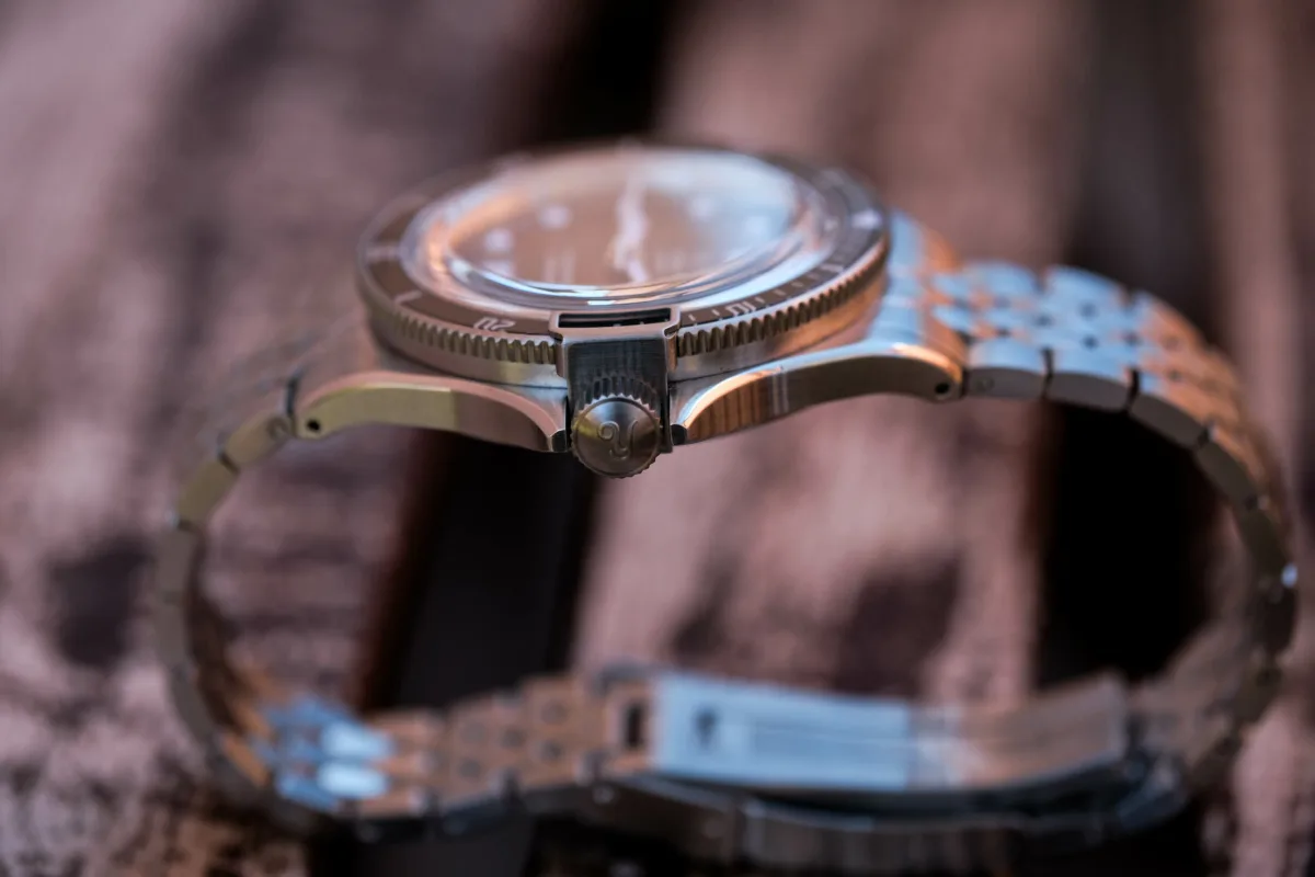 Yema Superman Slim watch dial and bezel