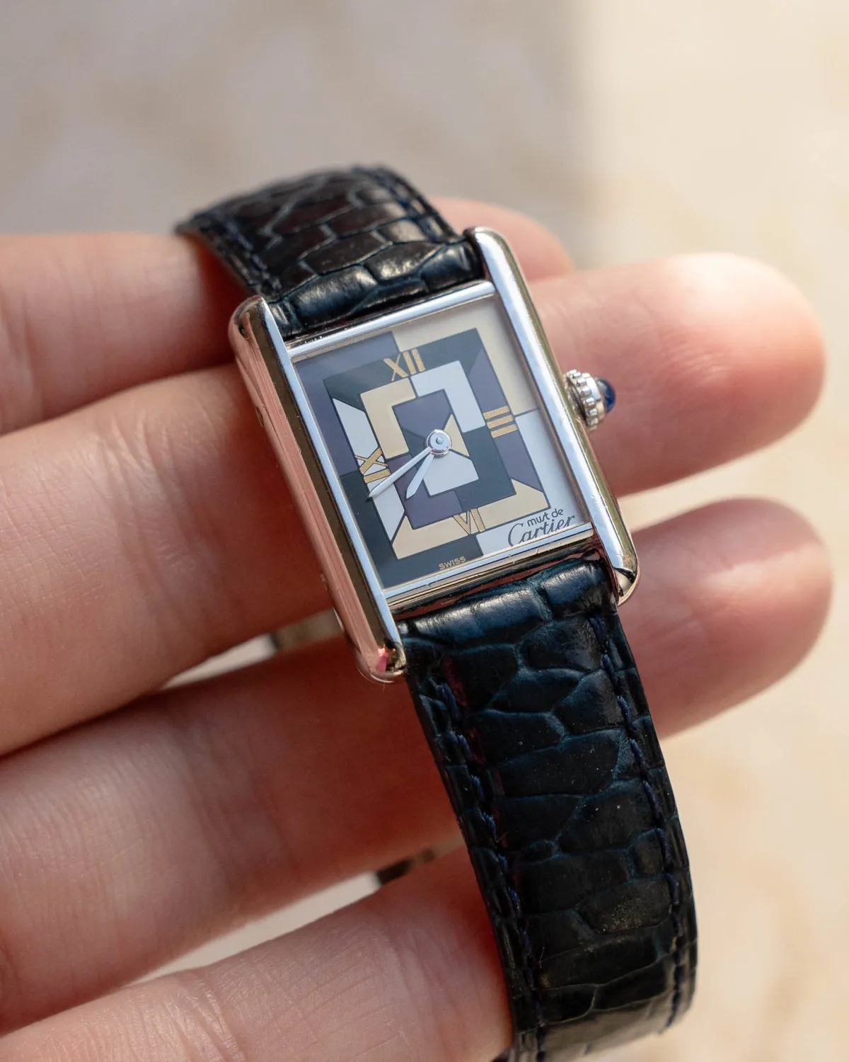 Side view of the Cartier Tank Art Deco 1616