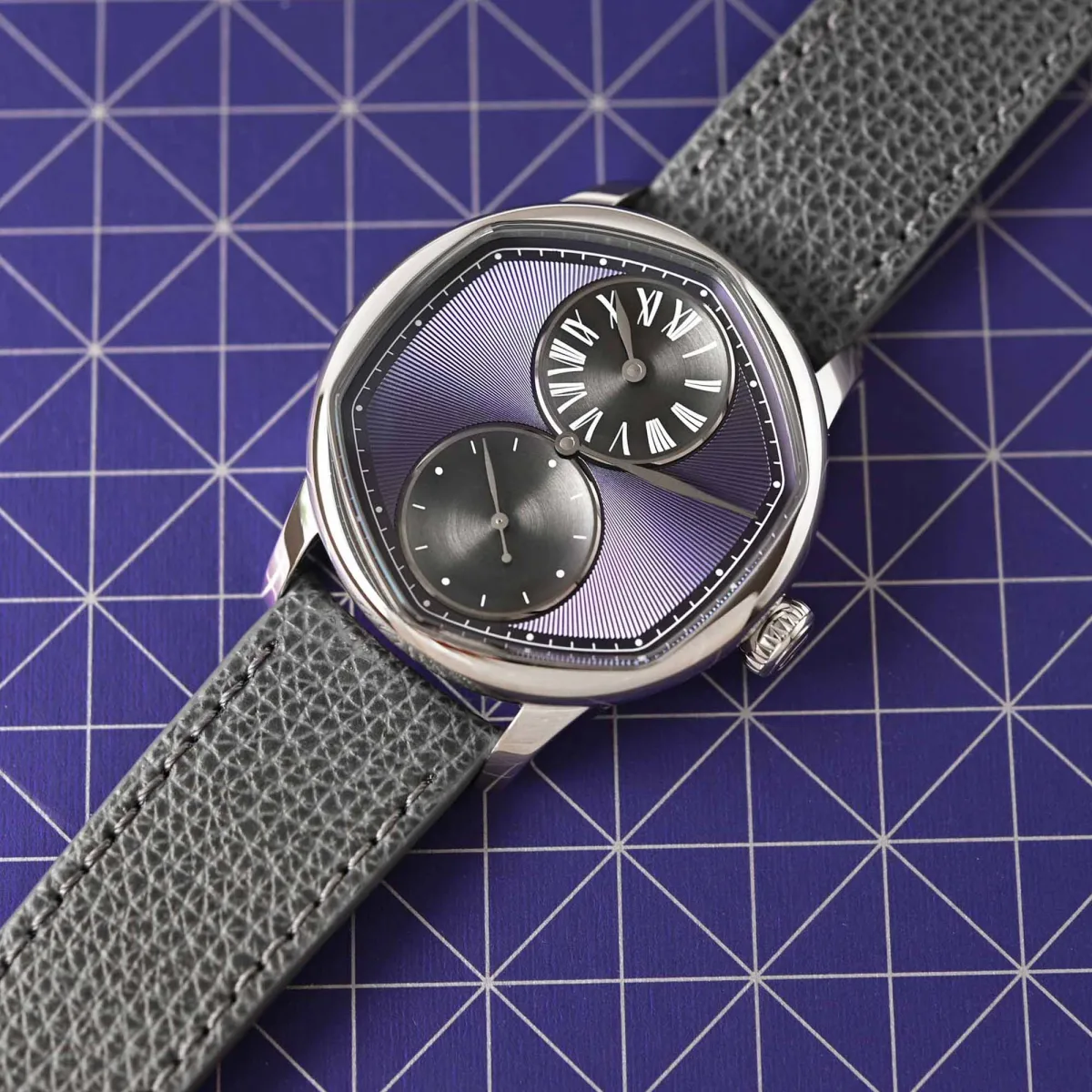 Close-up of the Louis Erard Régulateur x Cédric Johner dial