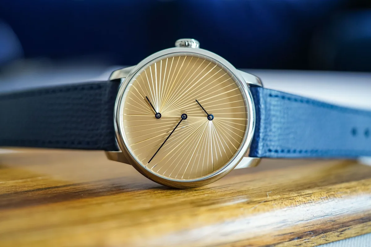 Louis Erard Régulateur watch with gold dial and blue hands