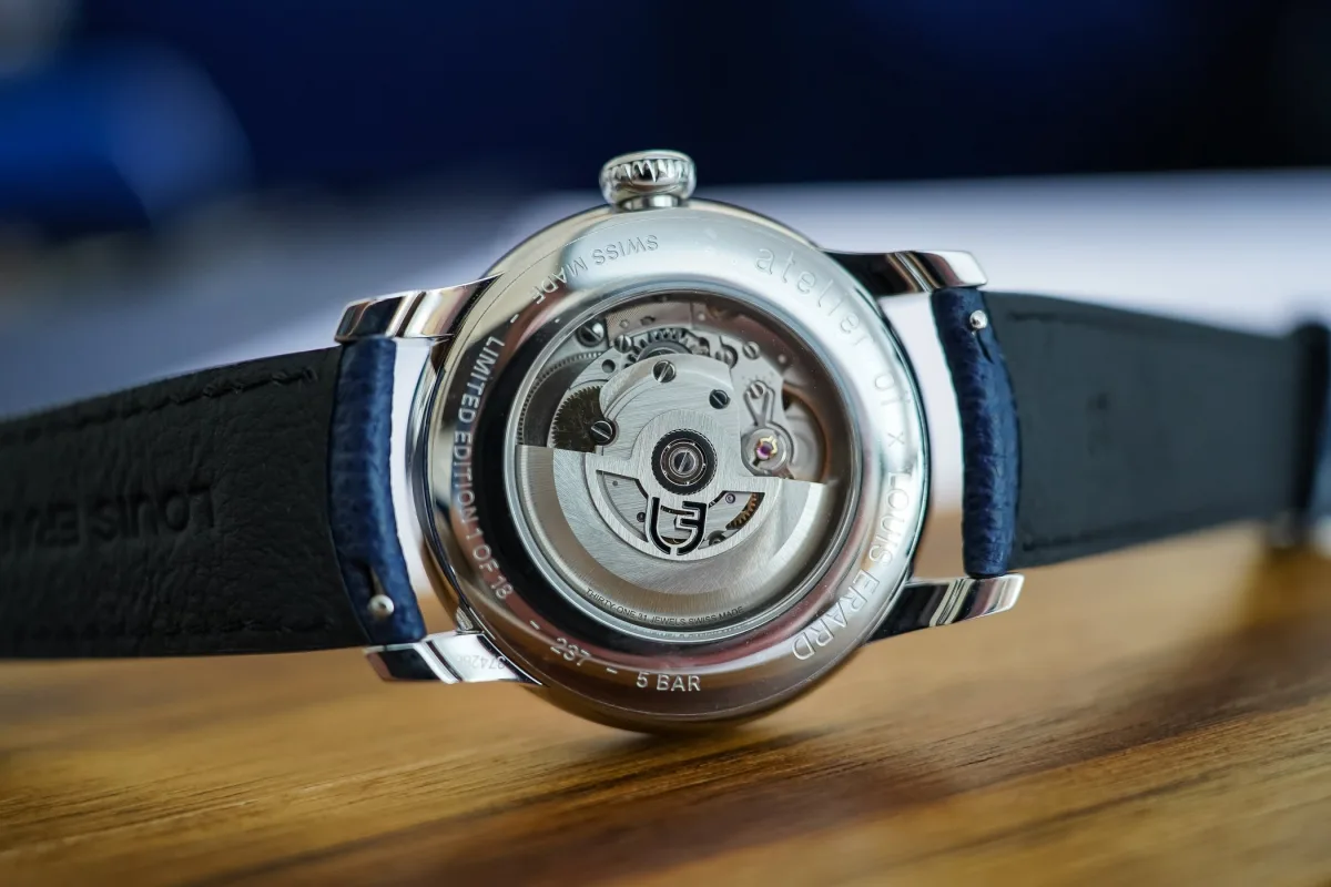 Side view of Louis Erard Régulateur watch showing case thickness
