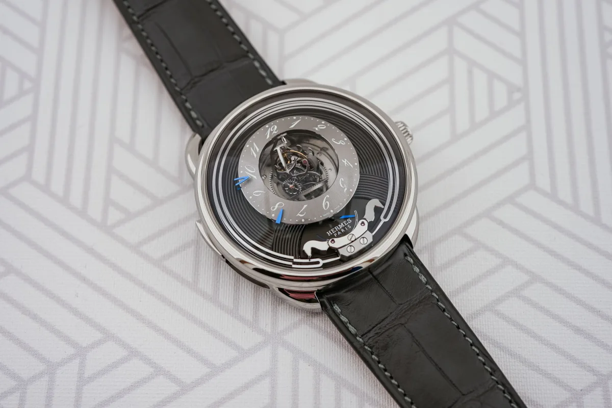 Close-up of Hermès Arceau Duc Attelé titanium case
