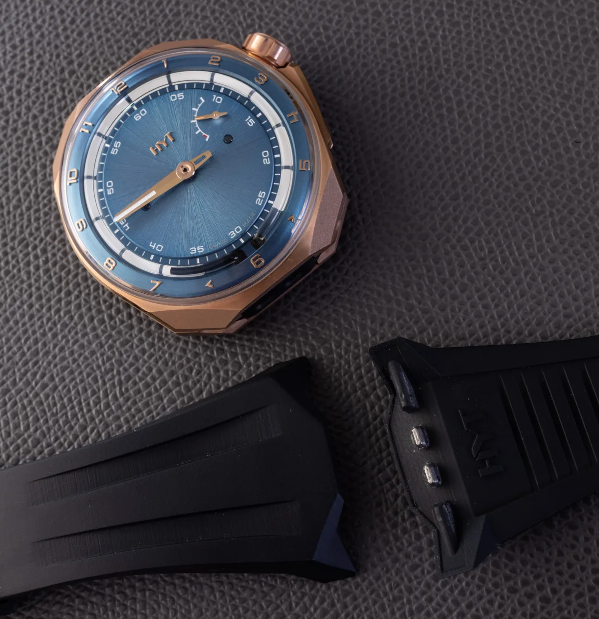 HYT T1 with visible liquid indicators through case back