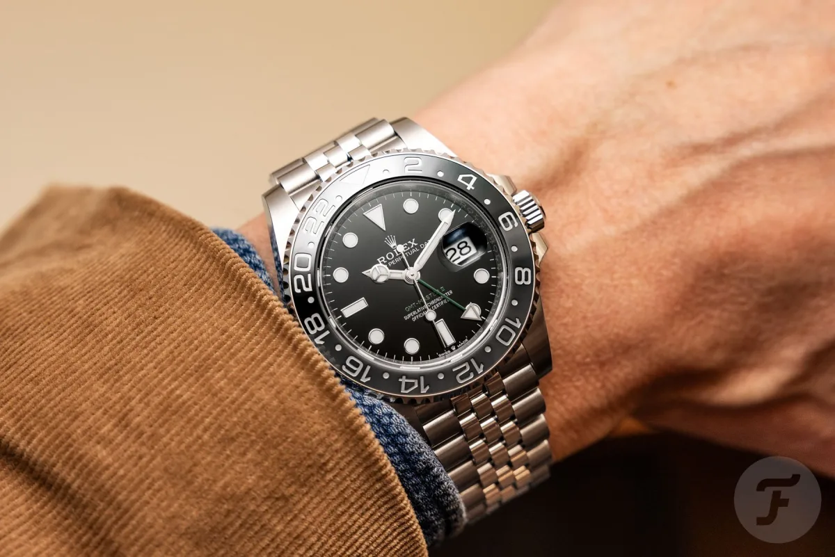 Side view of Rolex GMT-Master II ref. 126713GRNR