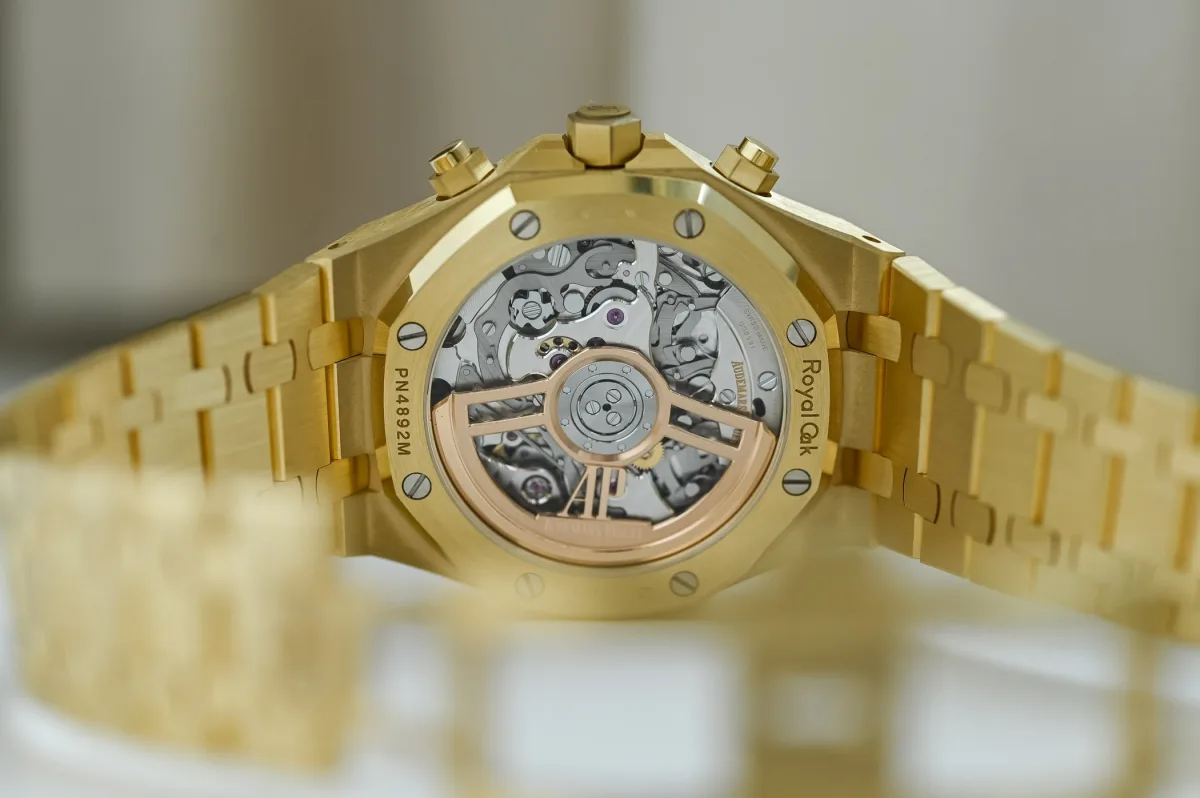 Sapphire crystal case back showing AP caliber 4401
