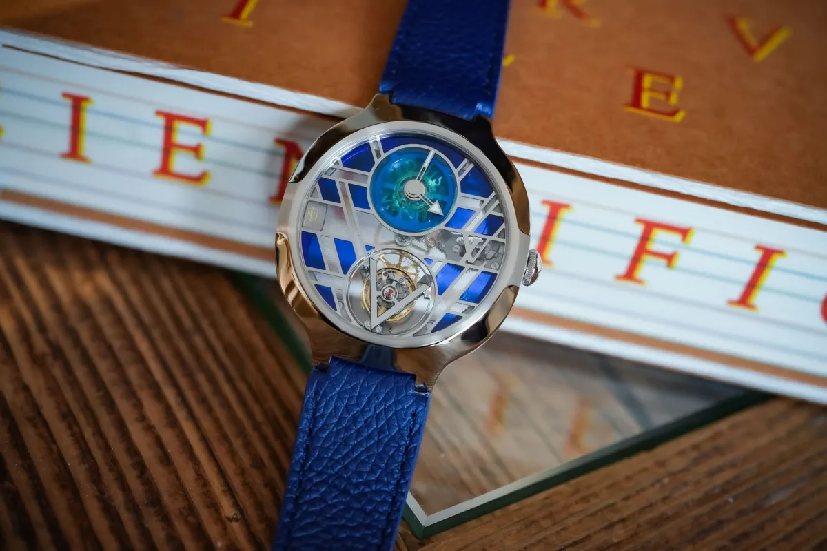 Detailed view of the Louis Vuitton Voyager dial