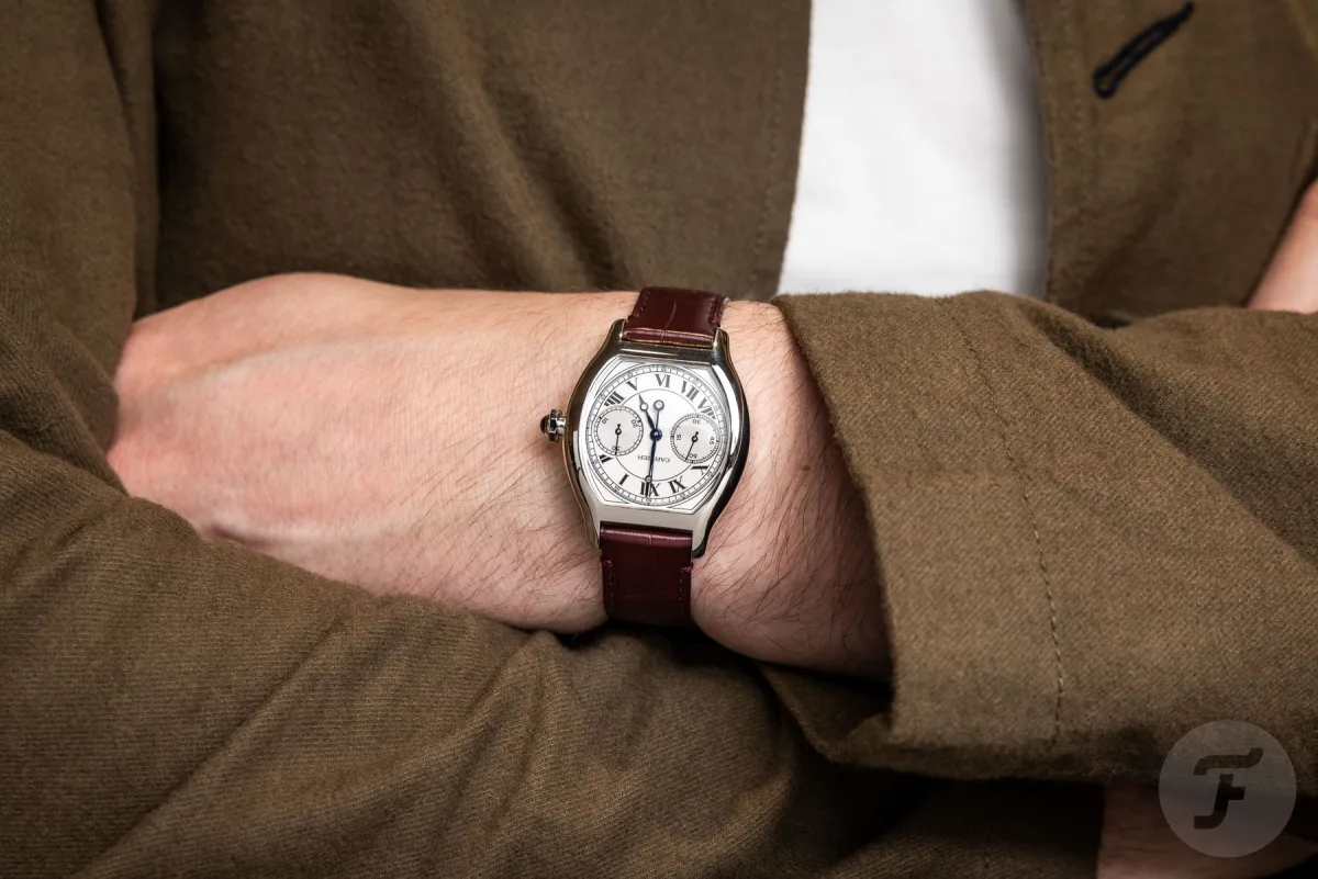 Cartier Tortue Monopoussoir Chronograph, design features.