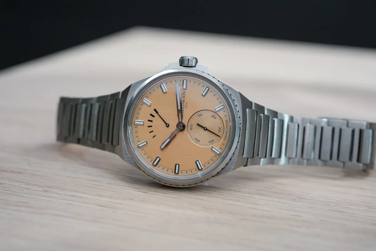 Integrated bracelet of Arnold & Son Longitude Titanium watch