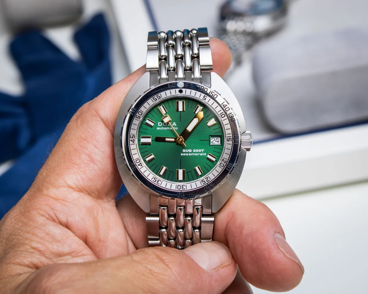 Doxa SUB 200T date window detail