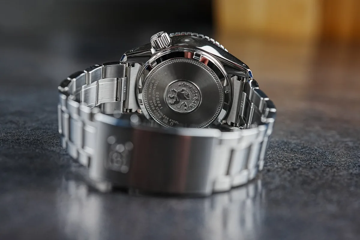 Grand Seiko SBGJ277 bidirectional bezel with sapphire