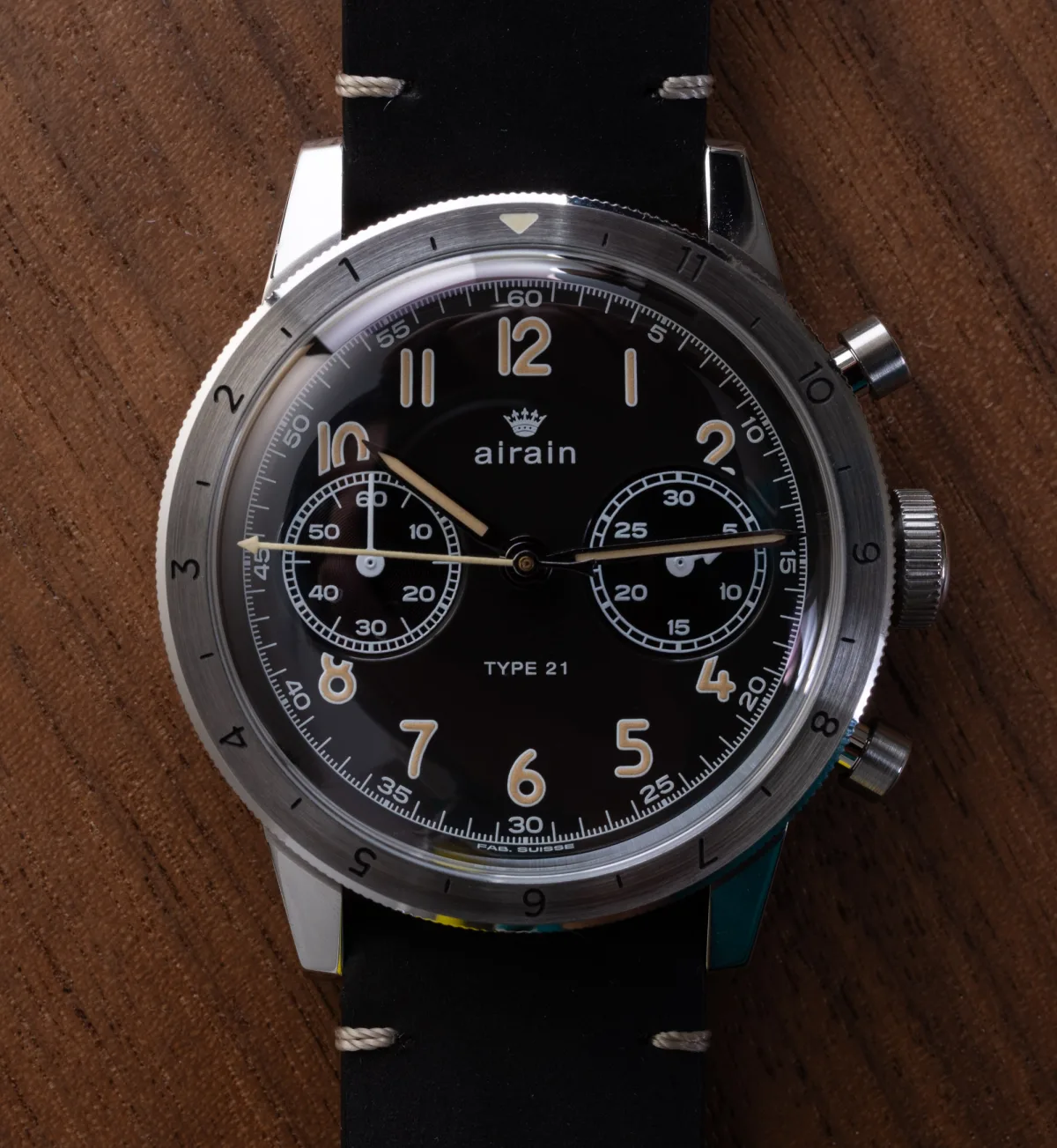 Airain Type 21 Re-Edition watch face and case detail