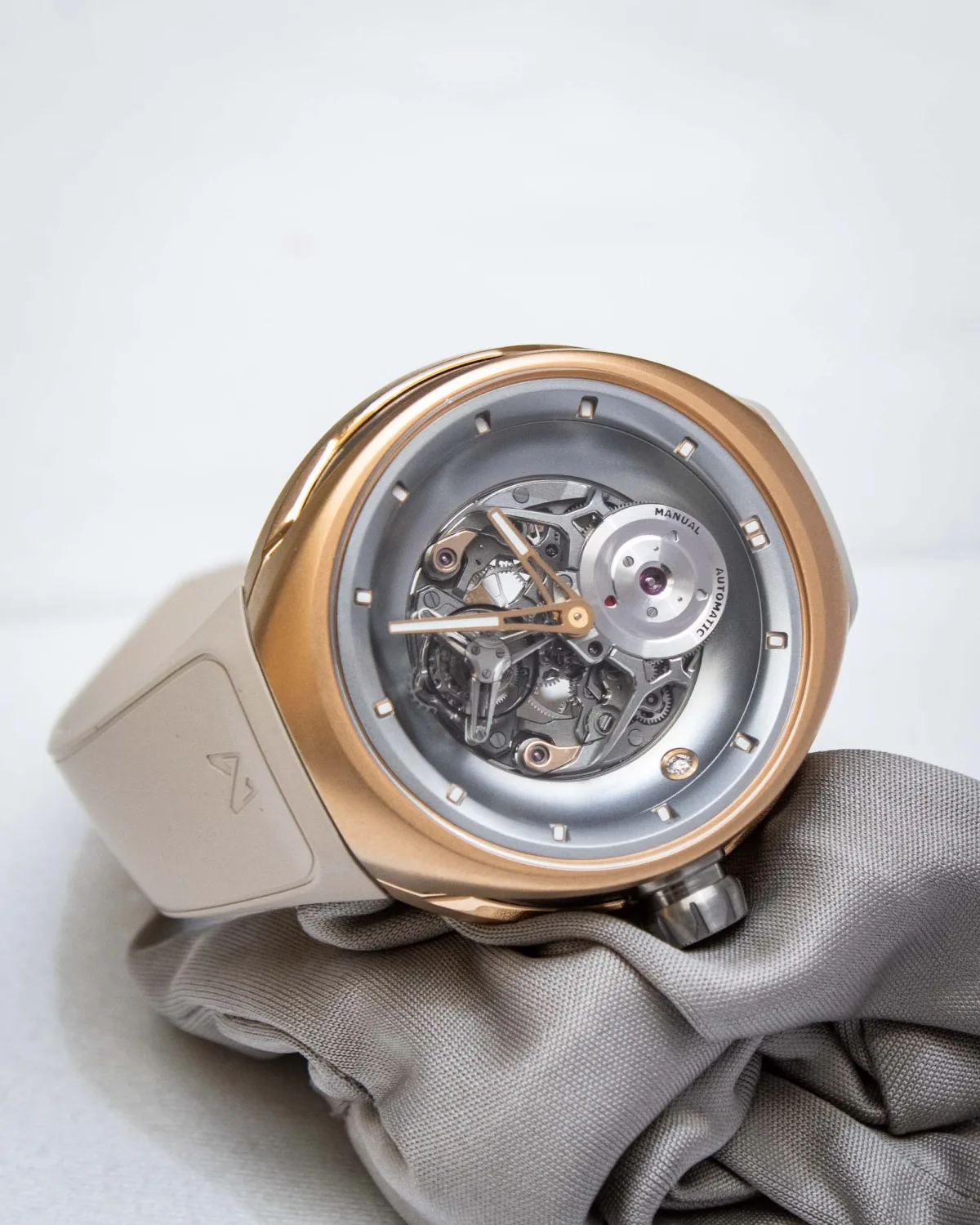 Vanguart Orb's peripheral rotor and flying tourbillon