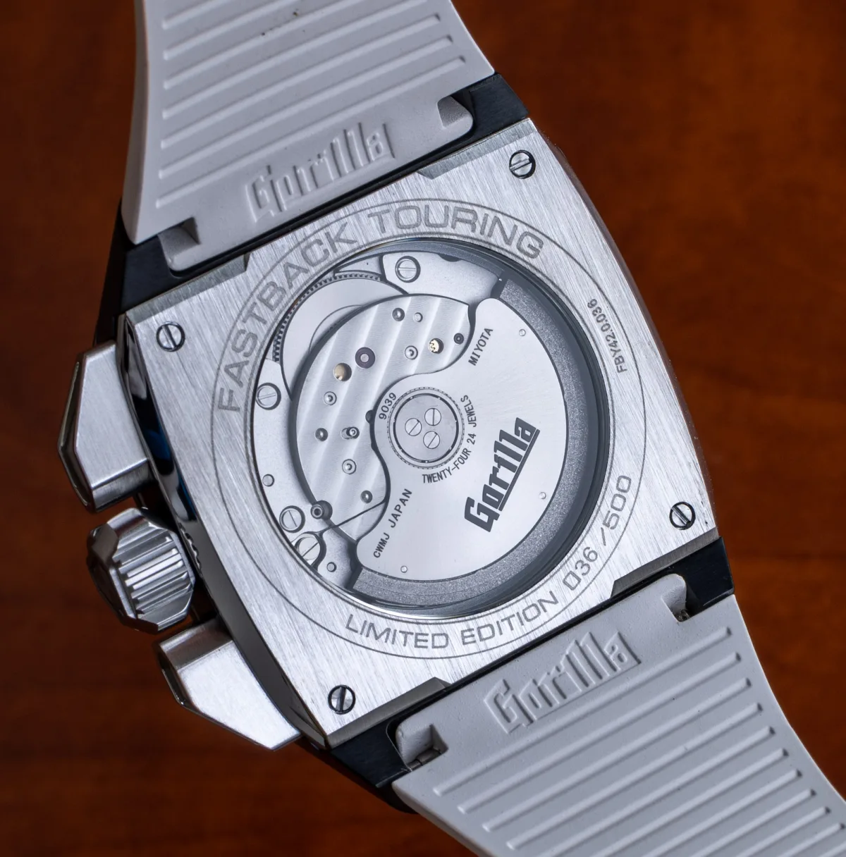 Side profile of Gorilla Fastback Touring Aurelia 39mm