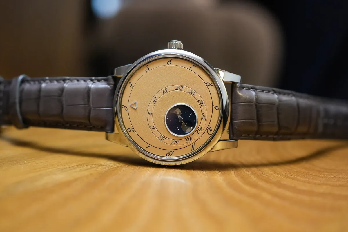 Trilobe Les Matinaux L’Heure Exquise watch with moon phase